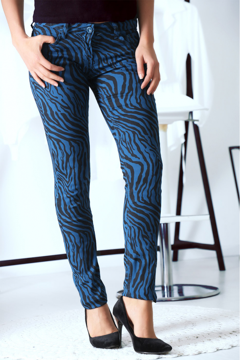 Blauwe stretch jeansbroek met zak en zwart patroon S1317D