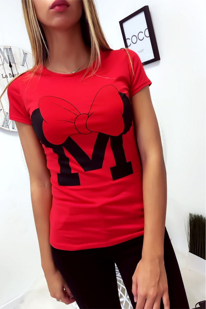 T-shirt rouge en coton avec écriture M et papillon - 1