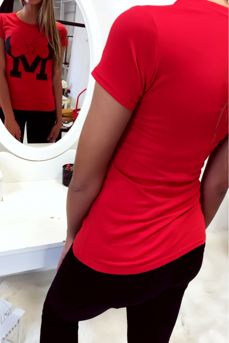 T-shirt rouge en coton avec écriture M et papillon - 4