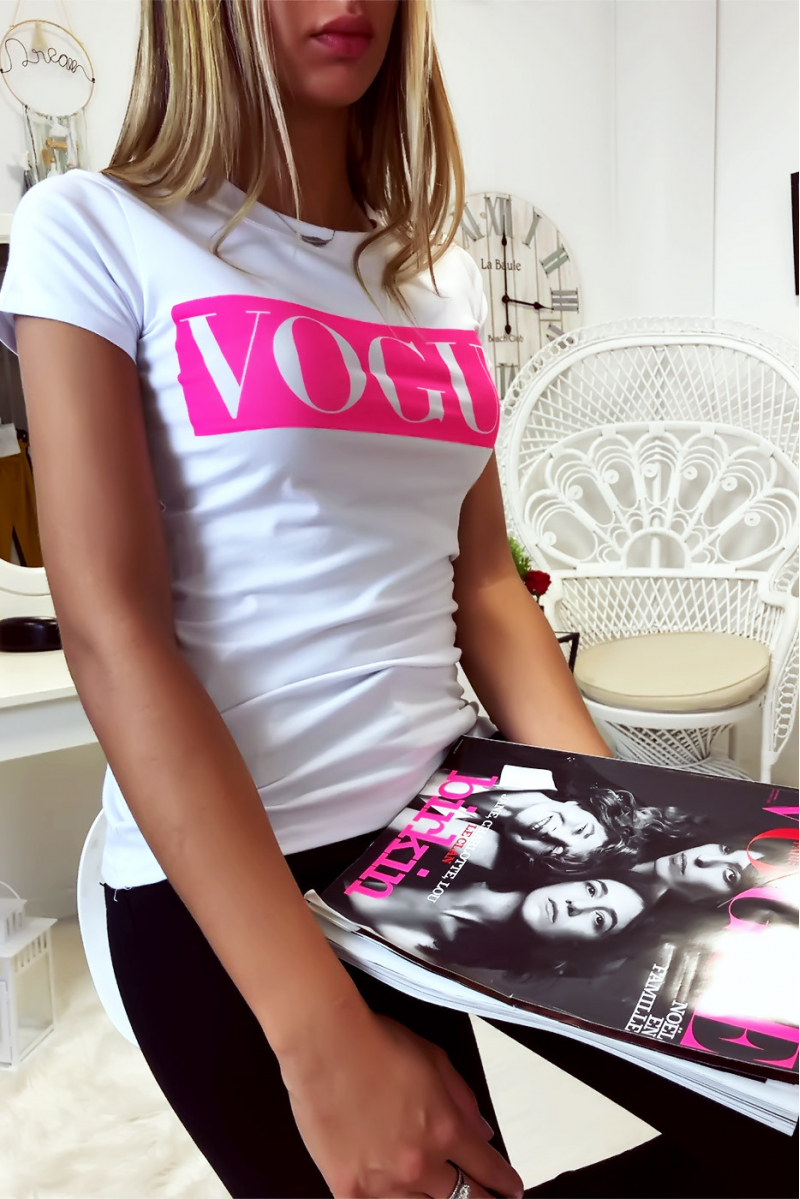 T-shirt blanc en coton avec écriture Vogue à l'avant. Mode femme - 1