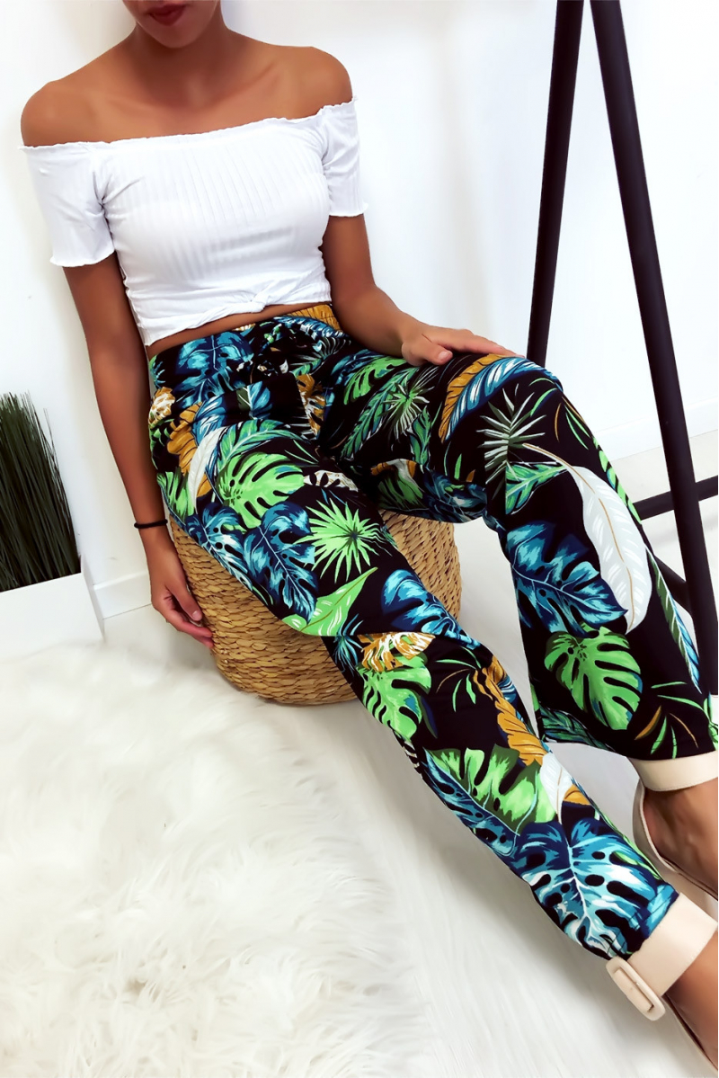 Pantalon palazzo avec jolie motif fleuris sur fond noir - 9