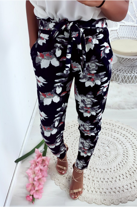 Pantalon fluide motif fleur en fond marine avec poche et ceinture