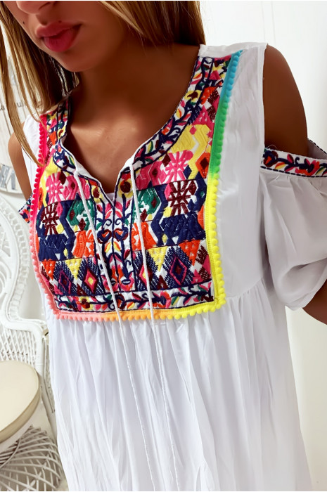 Sublime robe tunique blanche brodé à lavant avec épaules dénudé - 4