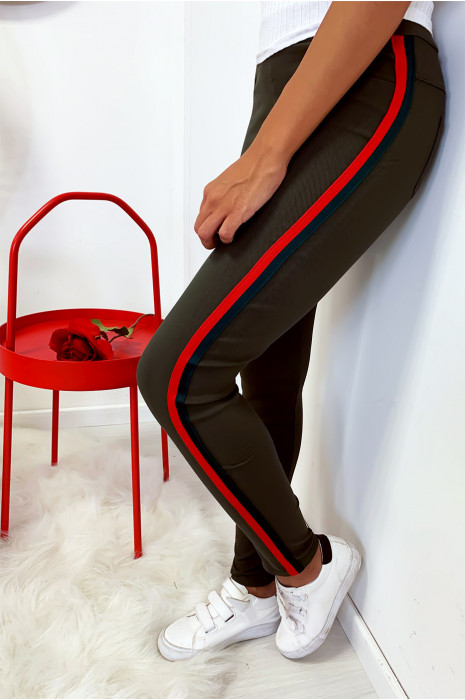 Pantalon stretch en kaki avec bande sur les cotés et poche à l'arrière - 4