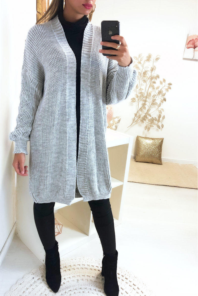 Magnifique gilet gris tressé au dos et aux manches - 2