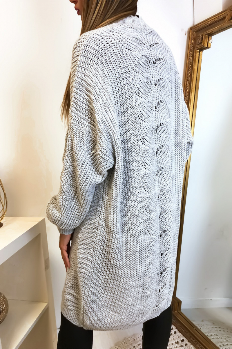 Magnifique gilet gris tressé au dos et aux manches - 8