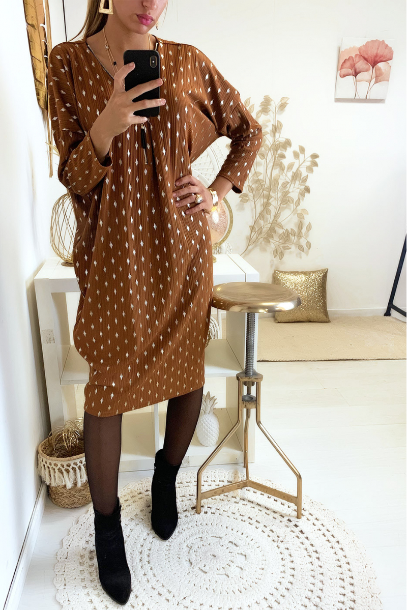Magnifique robe tunique ample en cognac avec motif losange doré et zip au col