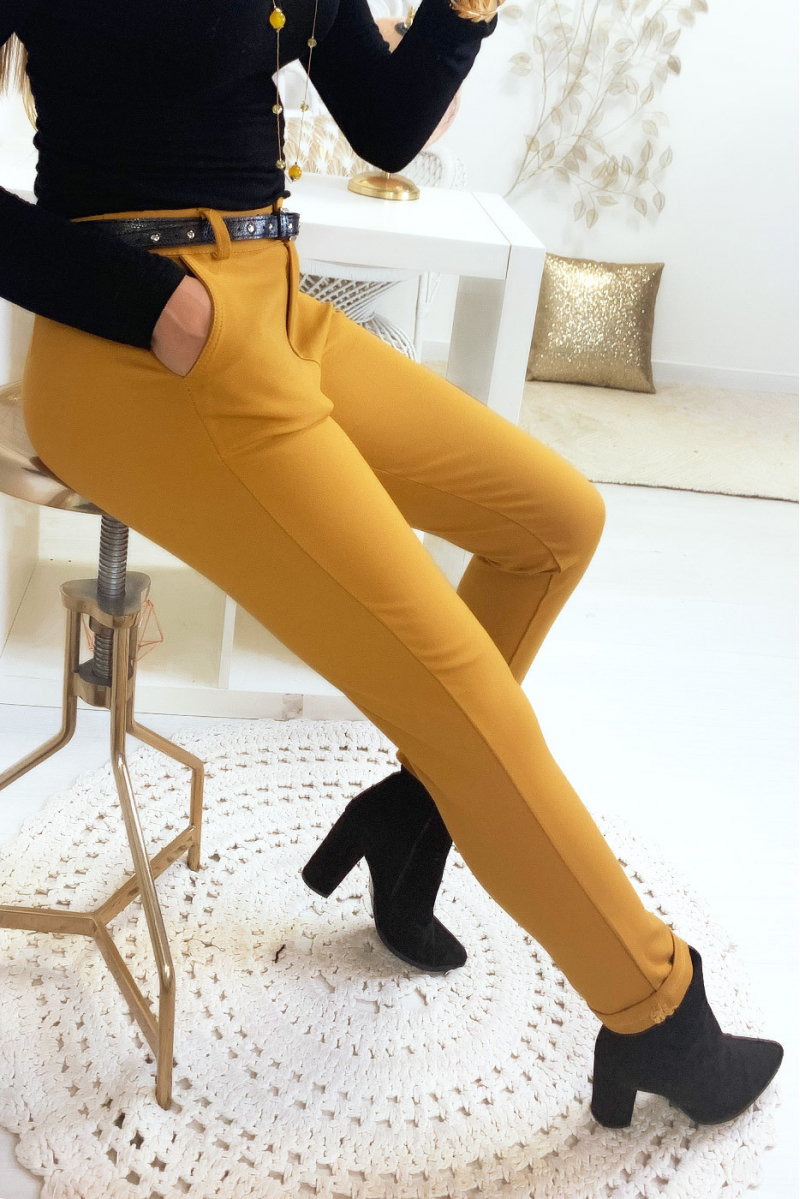 Magnifique pantalon slim moutarde avec poches et ceinture