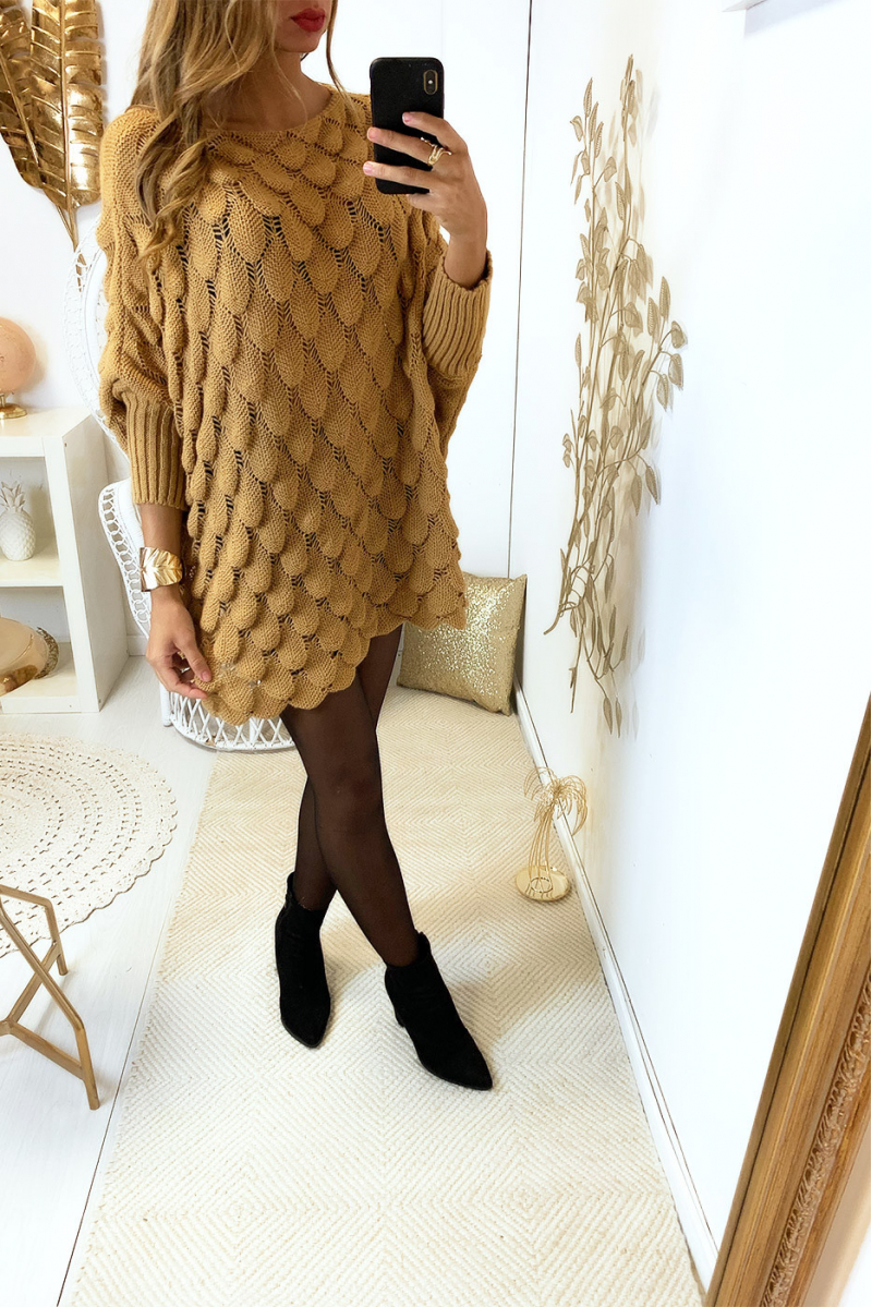 Robe pull camel ample très fashion tressé en forme de feuille Robe pull camel ample très fashion tressé en forme de feuille
