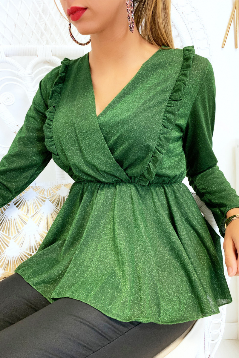 Jolie blouse verte croisé à l'avant avec froufrou dans une belle matière pailleté