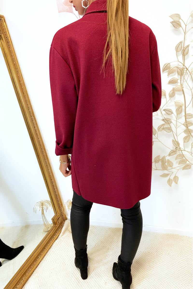 Joli veste masculine ample en bordeaux avec bouton et poches Joli veste masculine ample en bordeaux avec bouton et poches