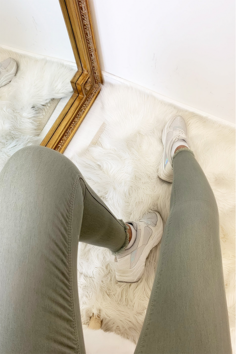 Jeans slim gris basique très extensible avec 5 poches . S2925