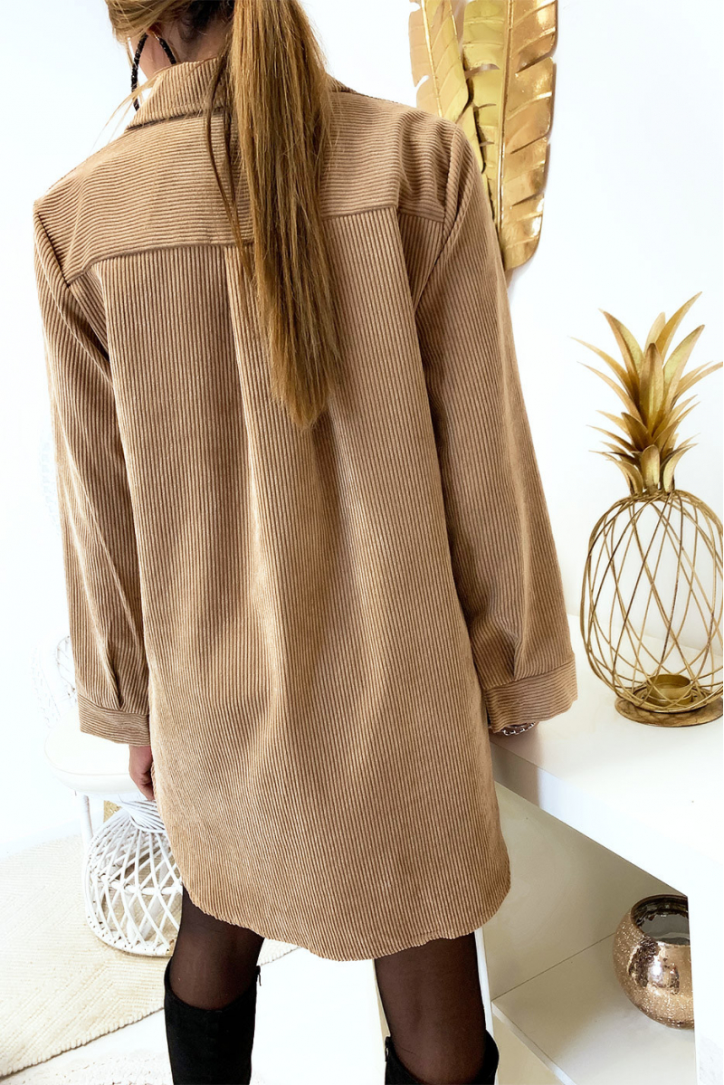 Magnifique robe chemise camel en velours boutonné avec poches