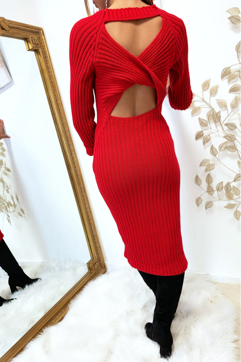 Longue robe pull rouge croisé au dos