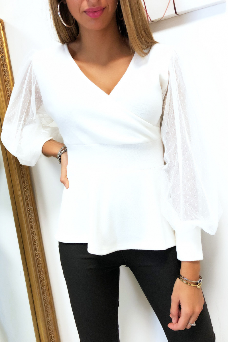 Leuke kleine cross-over top in wit met sluiermouw Leuke kleine cross-over top in wit met sluiermouw