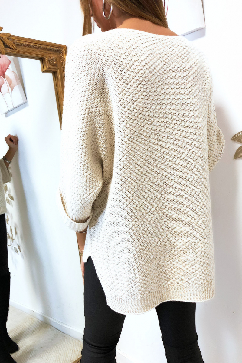 Mooie beige sweater met vleermuis uitgesneden 3/4 mouw met split en lang aan de achterkant