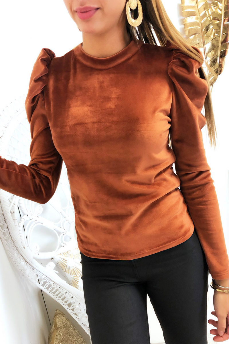 Mooie top in cognac fluweel met gepofte schouders Mooie top in cognac fluweel met gepofte schouders