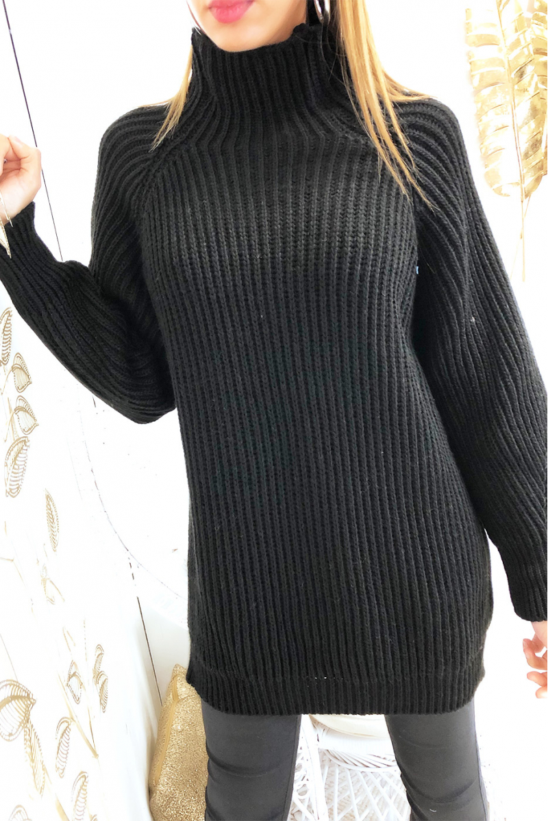 Mooie dikke zwarte sweater met hoge kraag