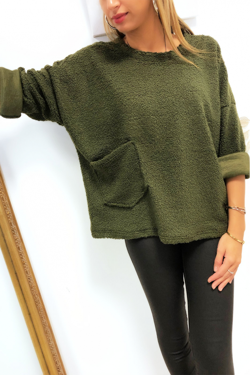 Mooie losse kaki sweater van pluche materiaal met zakje en kraag Mooie losse kaki sweater van pluche materiaal met zakje en kraag