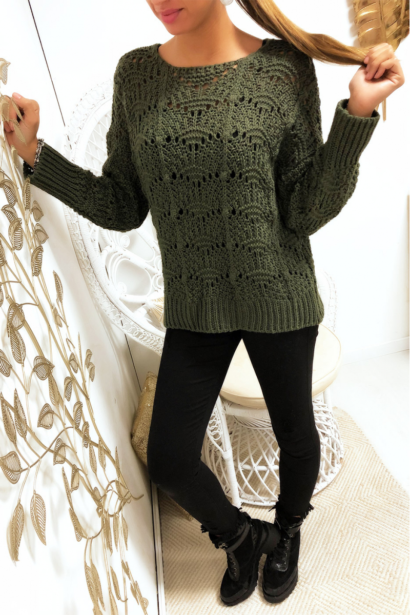 Kaki sweater met mooi gevlochten patroon