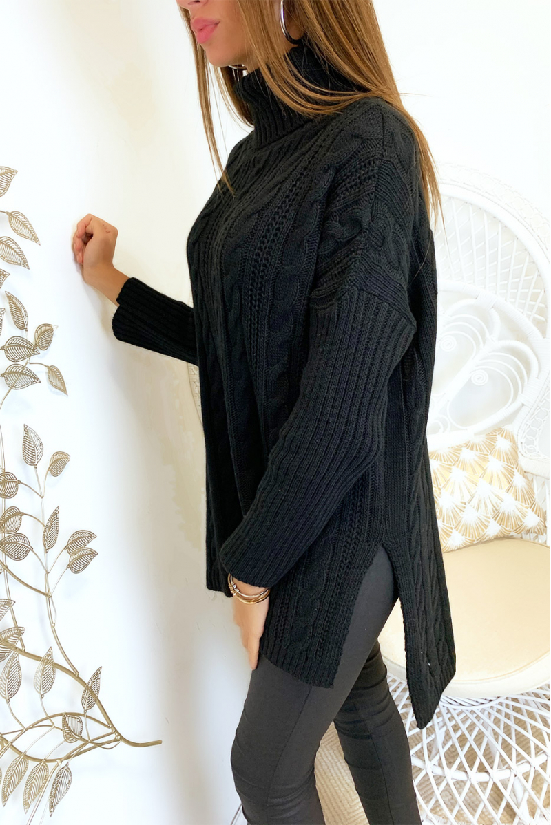 Pretty loose turtleneck sweater in black with pretty braid and slits on the sides - 1