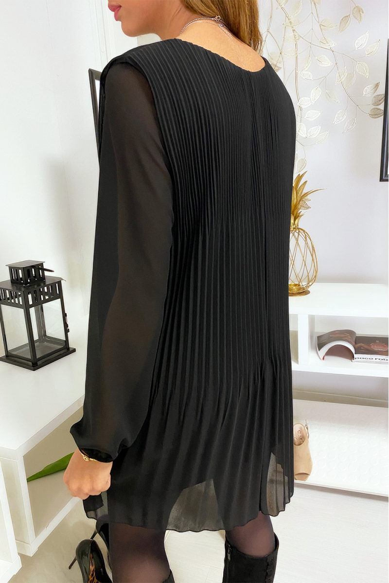 Loose and pleated black tunic dress with necklace - 4