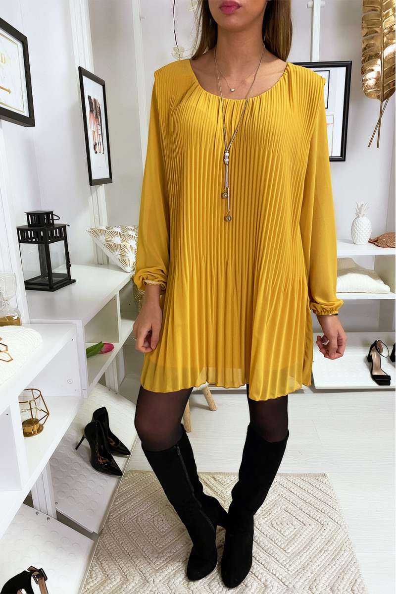 Loose and pleated mustard tunic dress with necklace - 2
