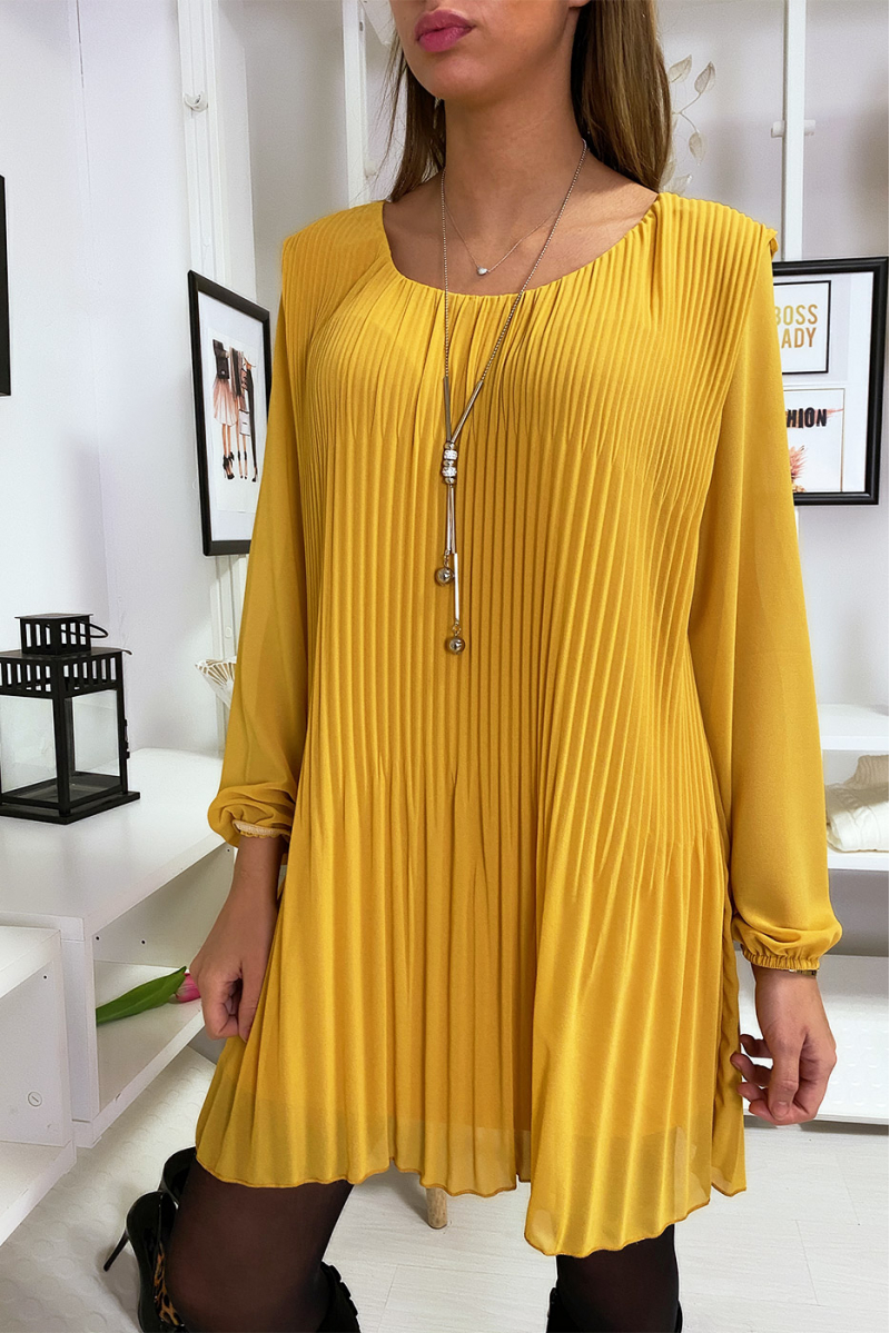 Loose and pleated mustard tunic dress with necklace - 3