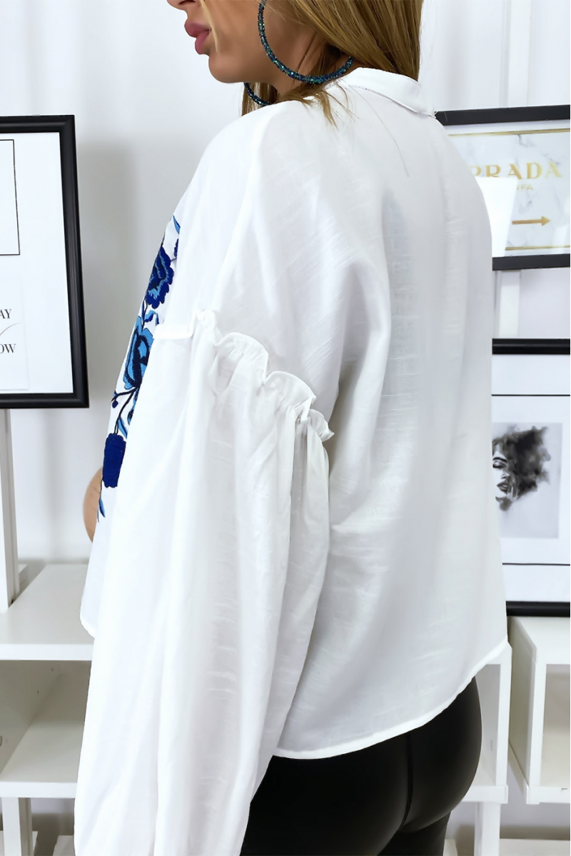 White shirt with puffed sleeves and embroidery on the front - 4