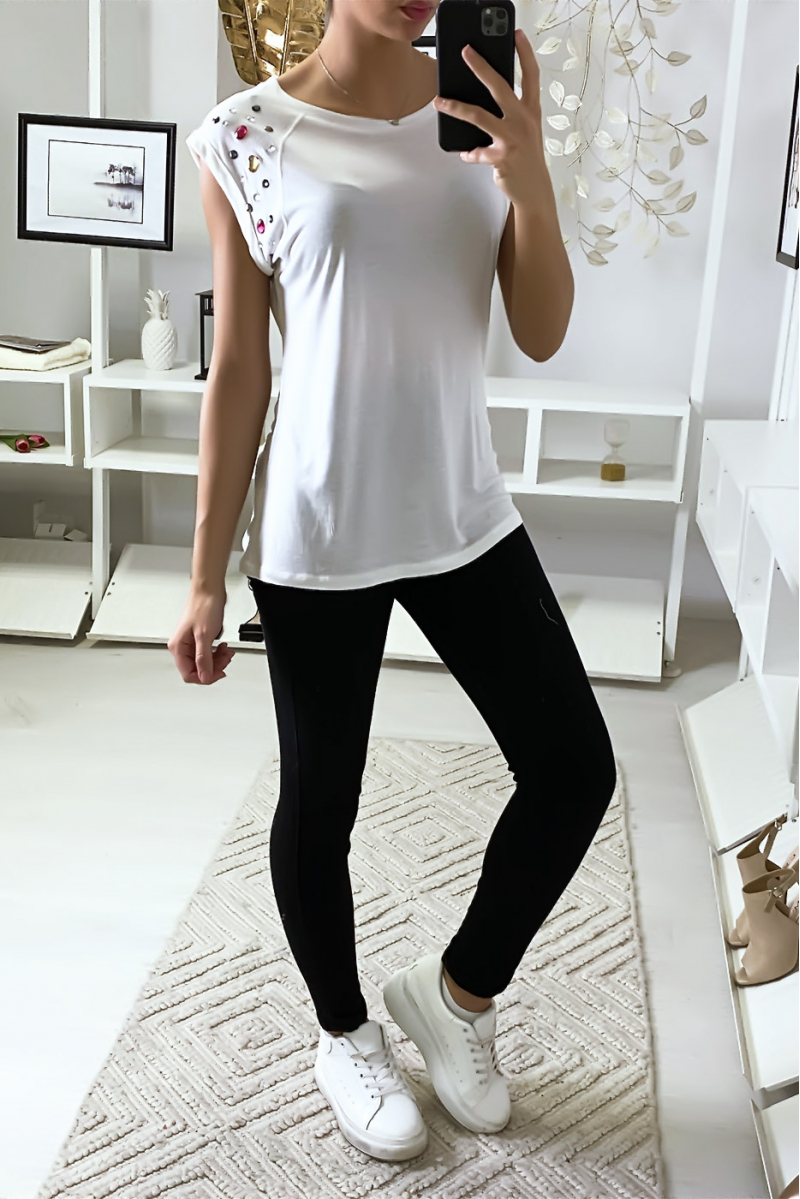 White t-shirt with rhinestones on the shoulders - 3