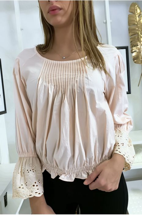 Blouse rose plissé au buste avec volant en dentelle aux manches