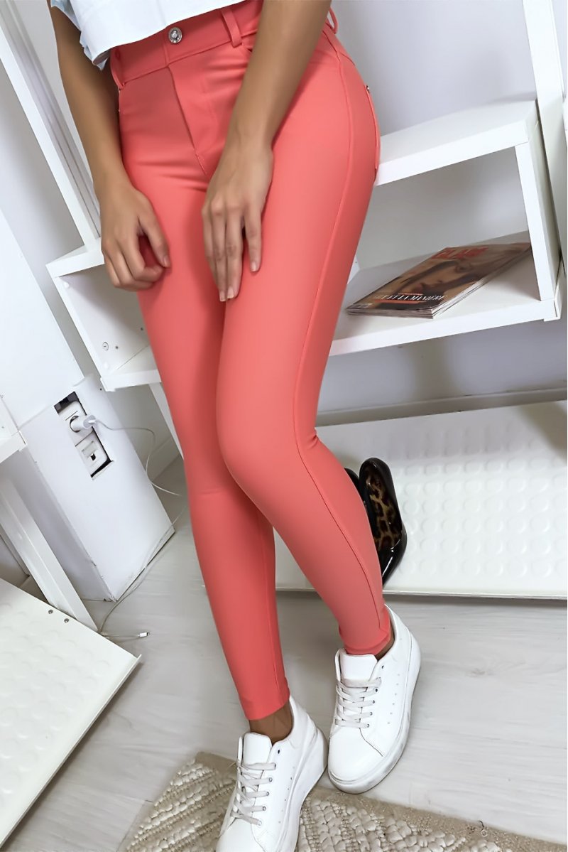 Pantalon slim rose avec poche et boutons strass. Mode femme 9934