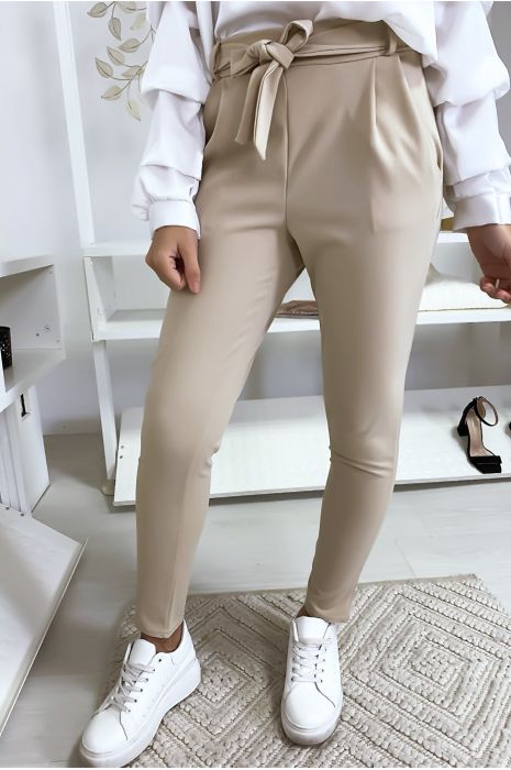 Pantalon cigarette beige avec poches et ceinture à nouer très fashion.1756 - 1