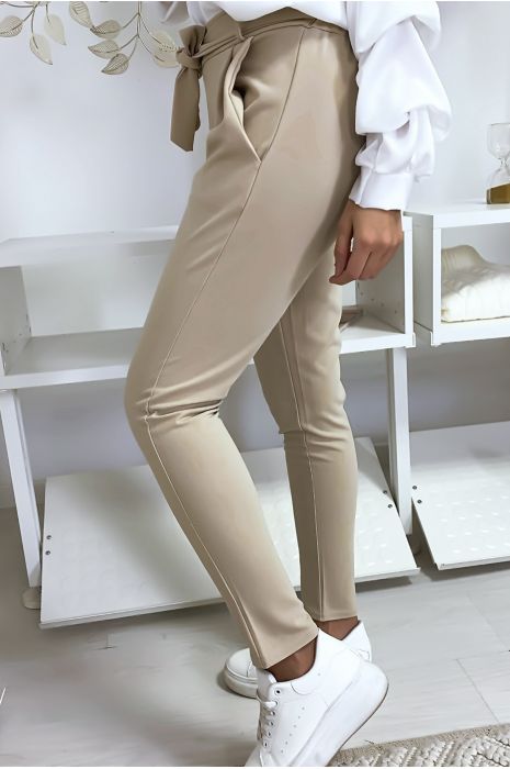Pantalon cigarette beige avec poches et ceinture à nouer très fashion.1756 - 5