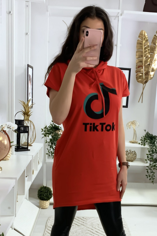 Tunique à capuche rouge avec écriture tik tok et capuche