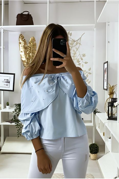 Blouse bleu avec papillons ornée de strass à l'avant