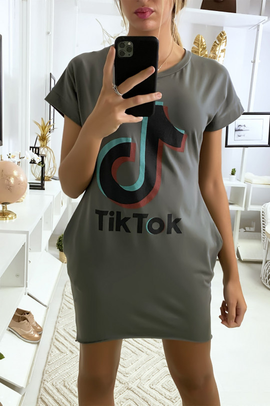 Robe tee shirt kaki avec poche et écriture TIKTOK - 4