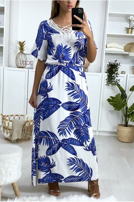 Longue robe blanche motif feuilles avec broderie au buste - 3