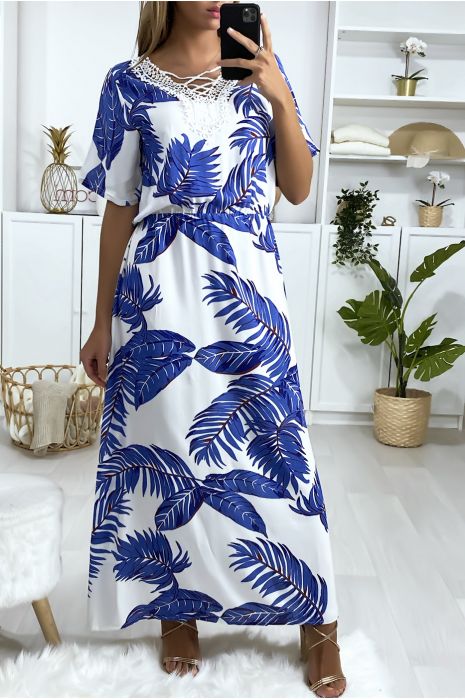 Longue robe blanche motif feuilles avec broderie au buste - 4