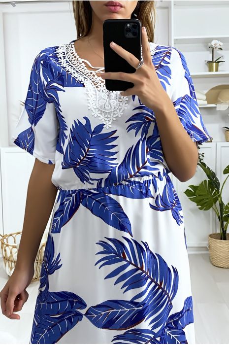 Longue robe blanche motif feuilles avec broderie au buste - 5