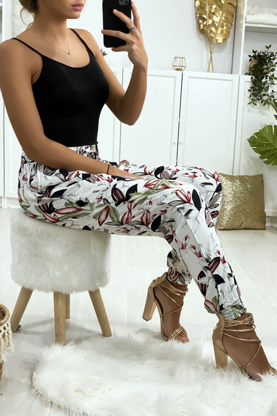 White flowing pants with floral pattern, elastic at the ankles and pockets - 5