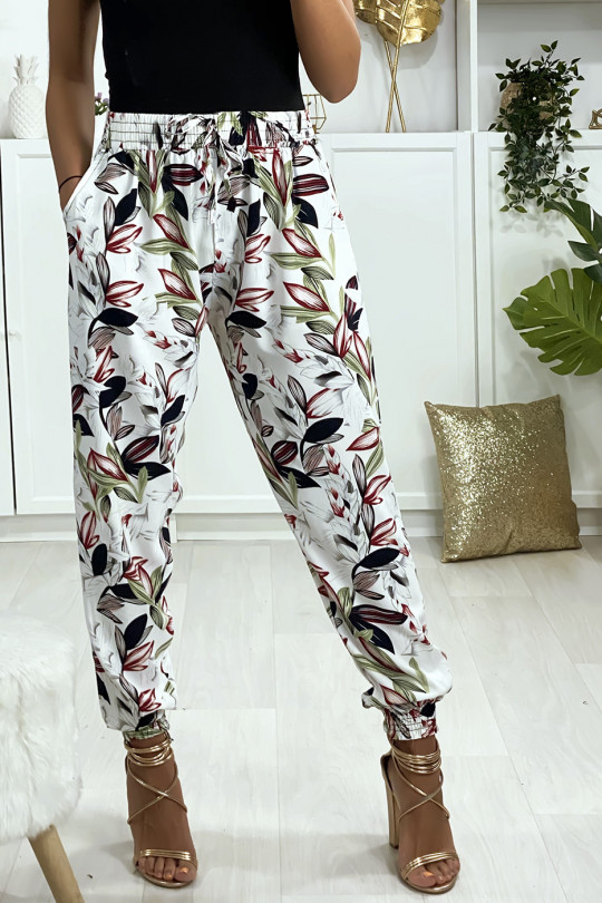White flowing pants with floral pattern, elastic at the ankles and pockets - 3