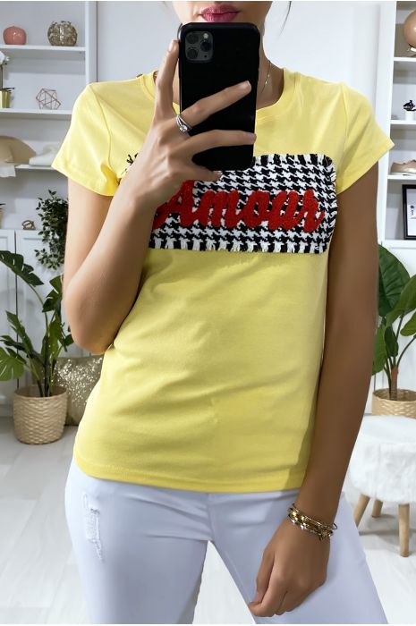 Tee-shirt jaune avec morceaux et écriture Amour - 1