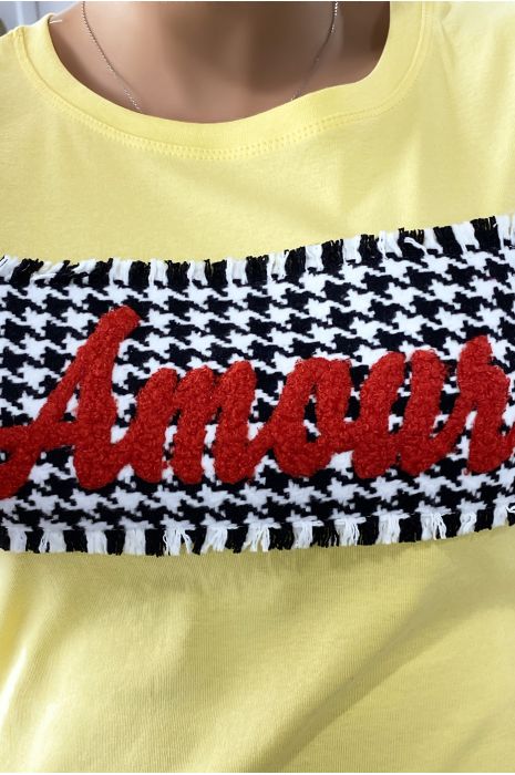 Tee-shirt jaune avec morceaux et écriture Amour - 5