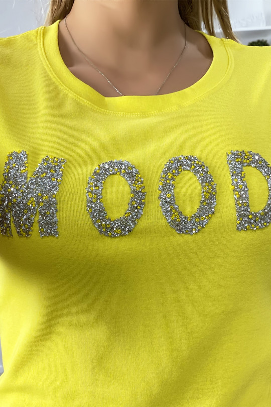T-shirt jaune en coton avec écriture MOOD en strass à l'avant