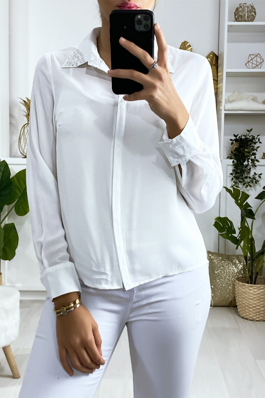 Chemise blanche avec strass au col