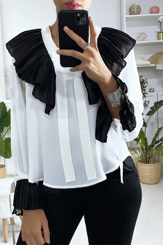 Witte blouse met geplooide kraag en mouwen in zwart - 1