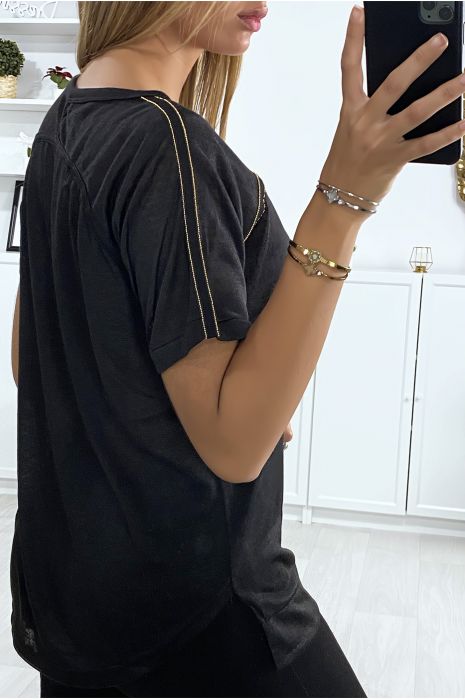 TeVTshirt noir très sportive avec fente et bandes doré - 3