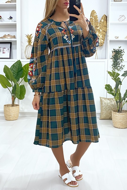 Green tartan dress with embroidery - 2