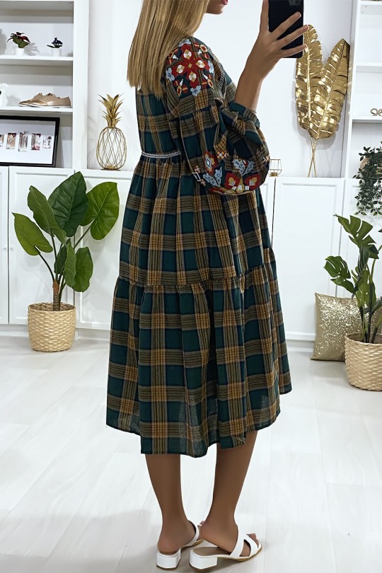 Green tartan dress with embroidery - 5